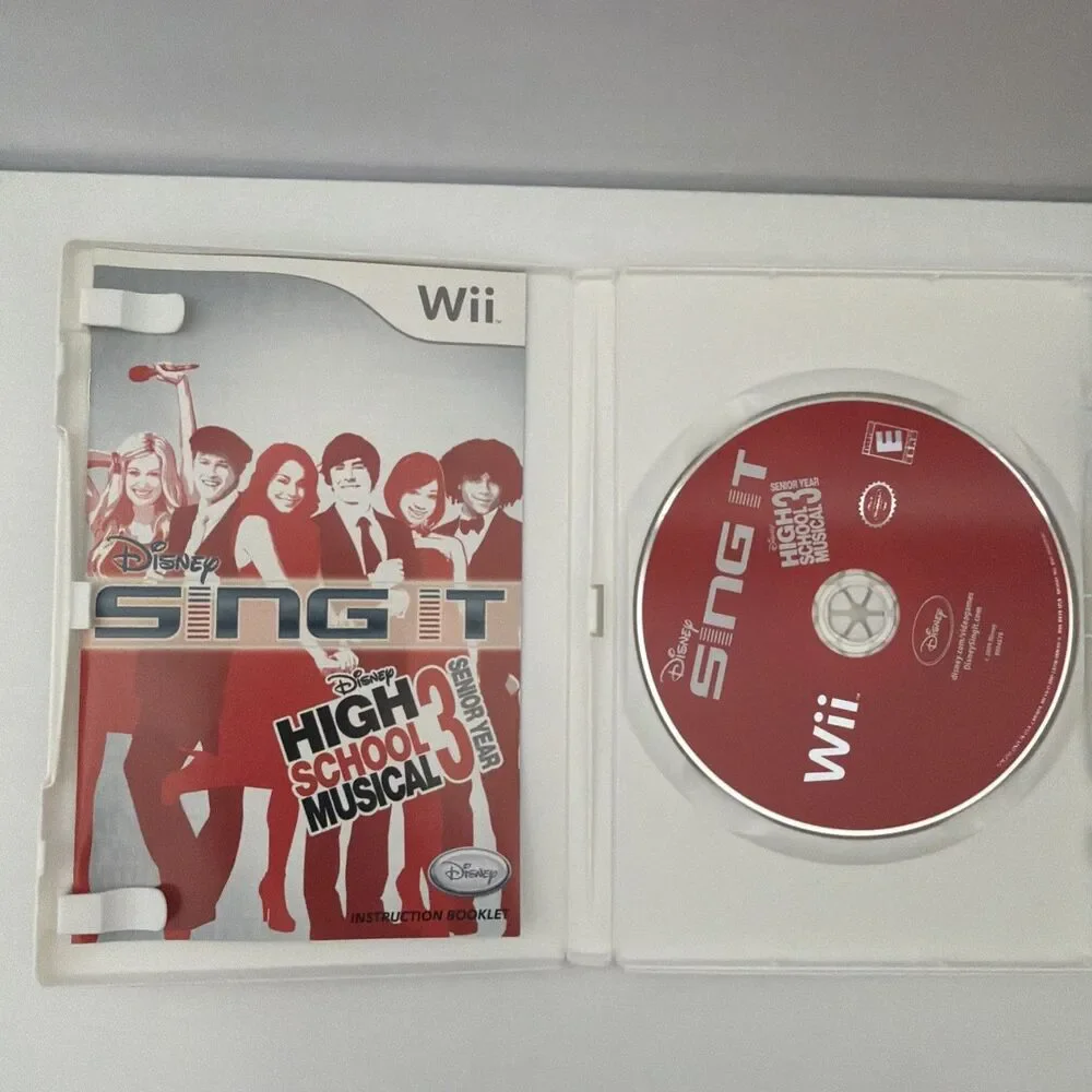 Disney Sing It: High School Musical 3 - Senior Year W/ Microphone (Nintendo Wii)